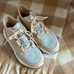 Sorel Kinetic waterproof boot NWT color Nova sand